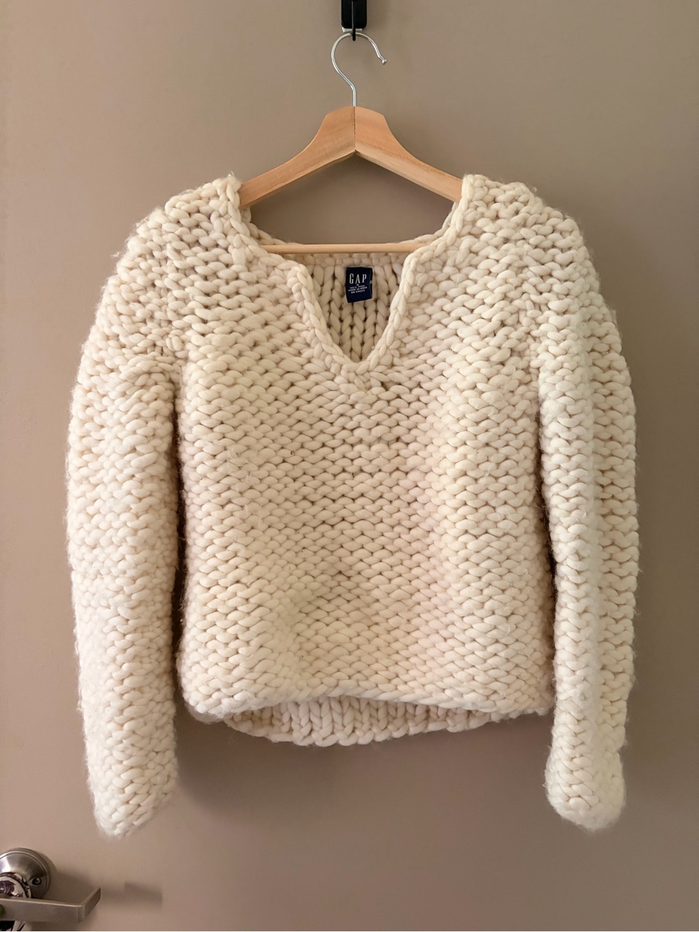 GAP Cream Chunky V-Neck Sweater
